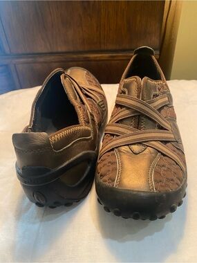 Clarks Woman’s Brown Slip-On Loafers with Elastic Cross Straps